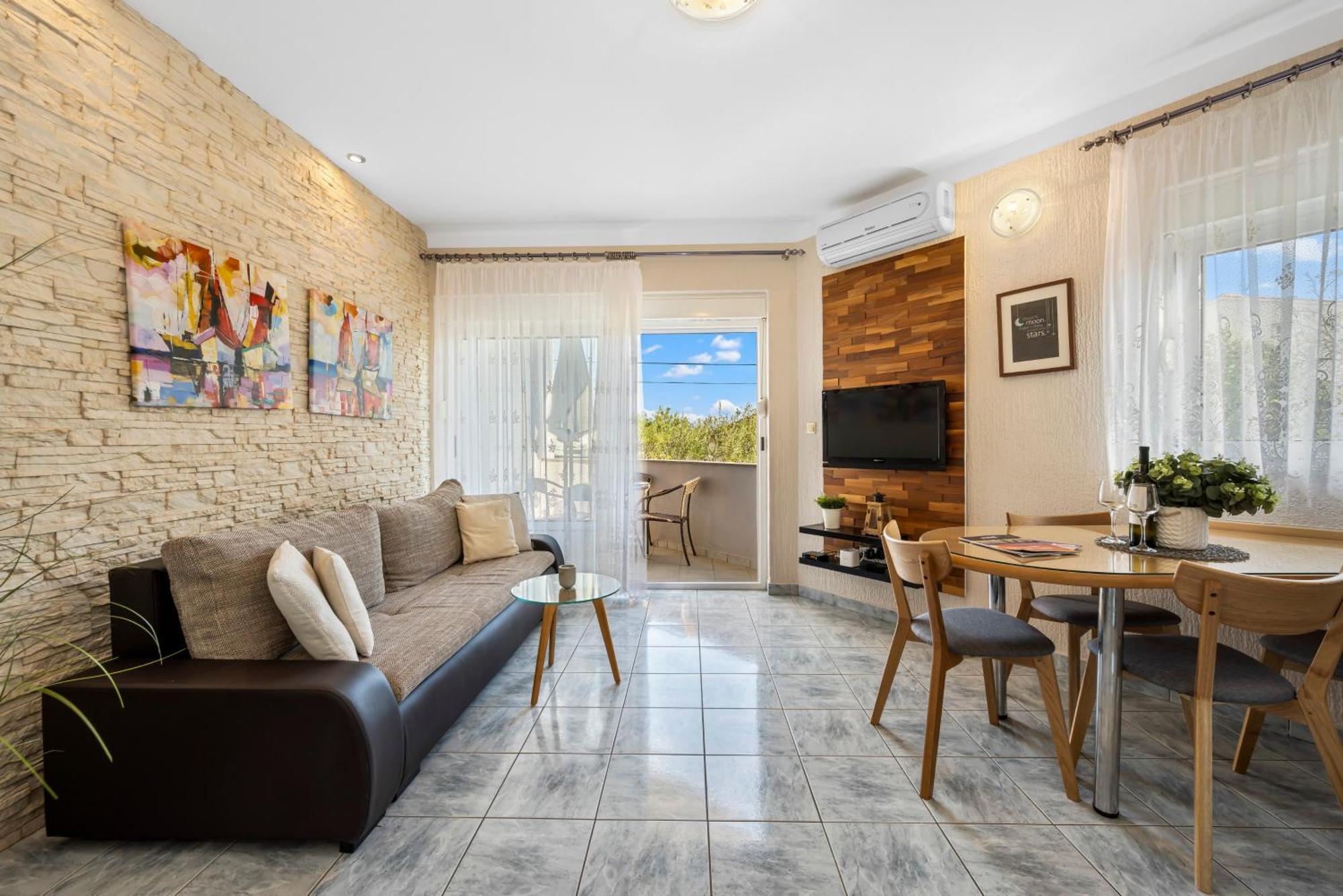 Aquarius Apartments - Beachside With Heated Pool Vodice Eksteriør billede