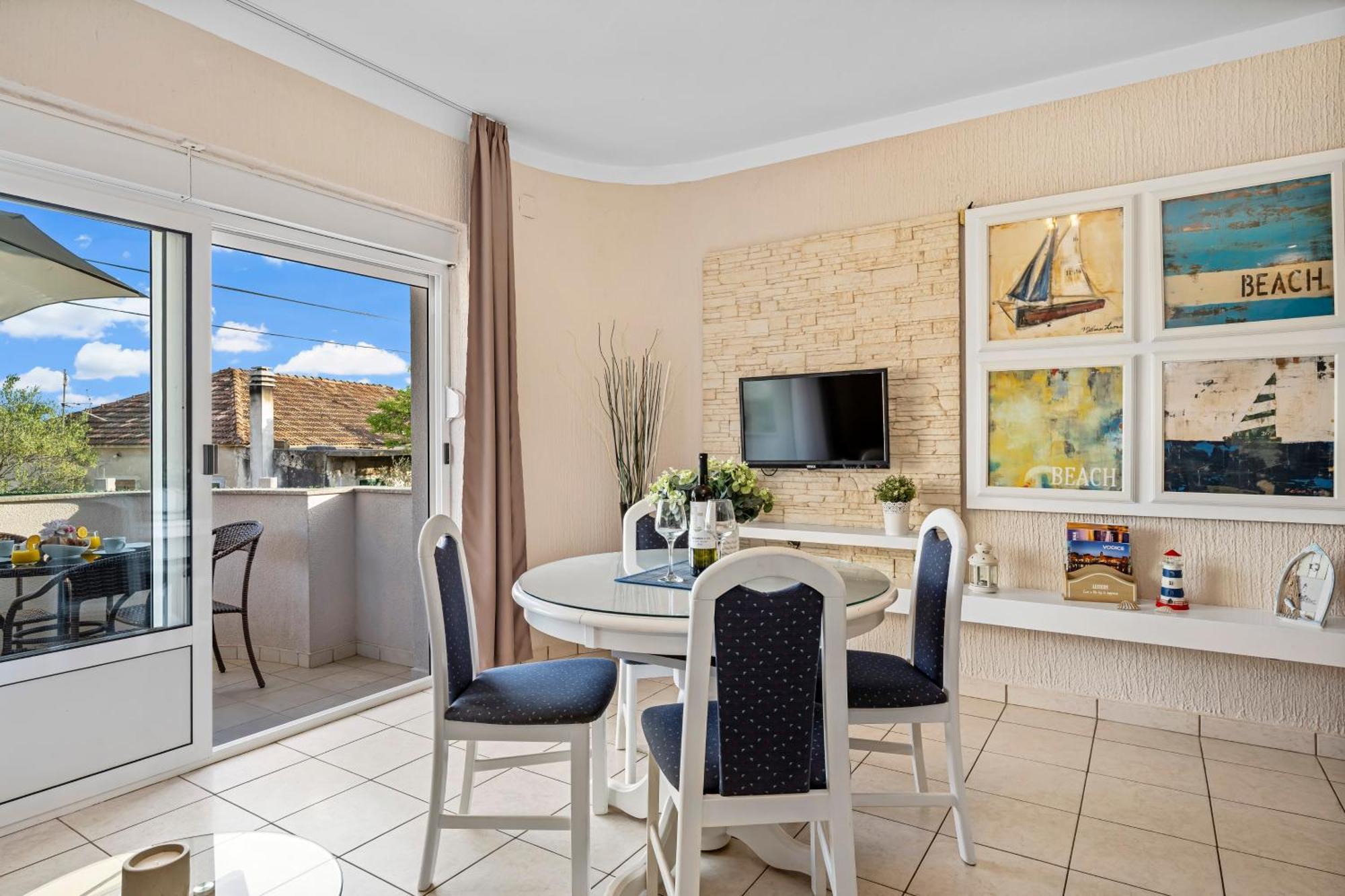 Aquarius Apartments - Beachside With Heated Pool Vodice Værelse billede