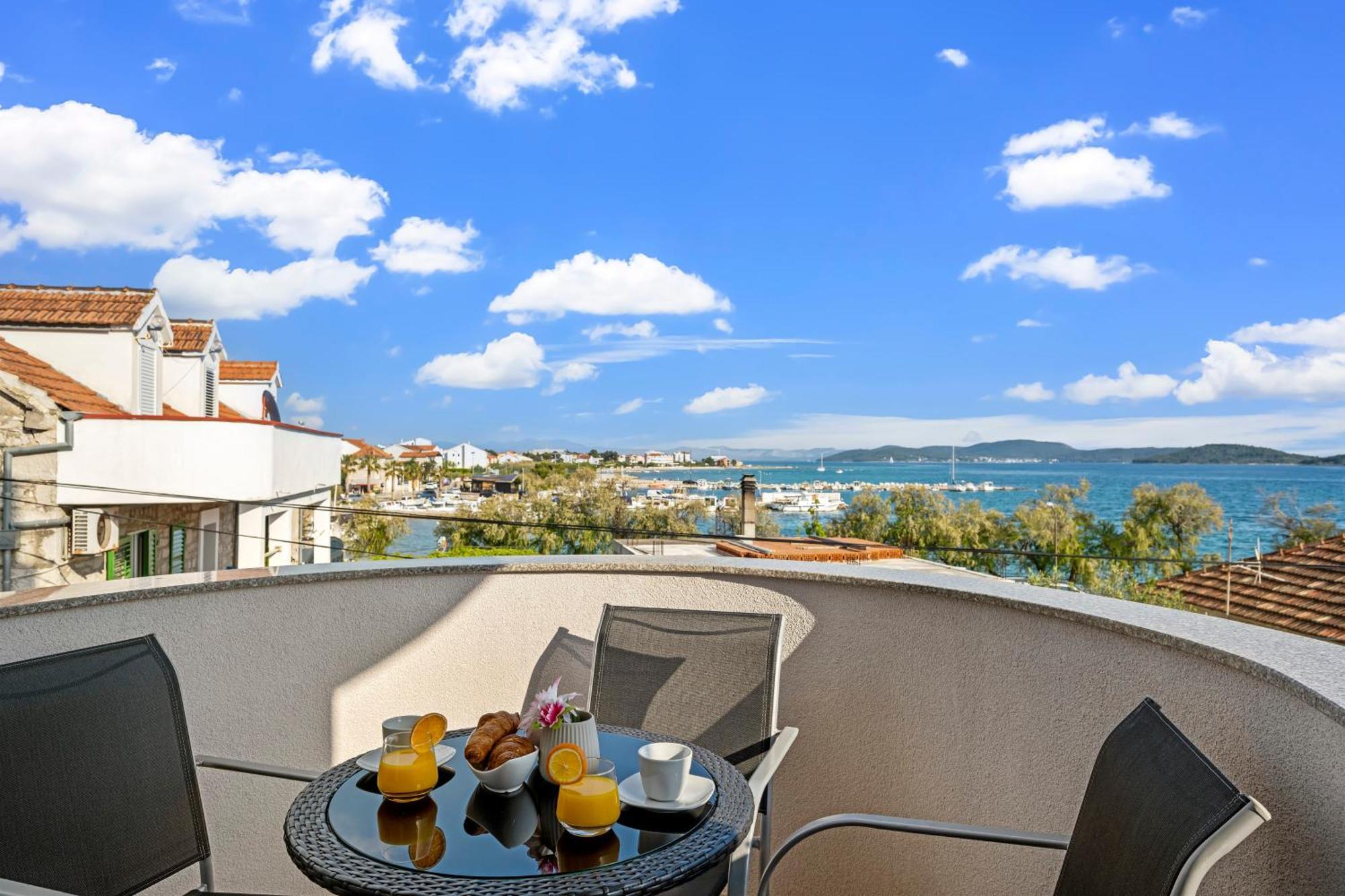 Aquarius Apartments - Beachside With Heated Pool Vodice Eksteriør billede