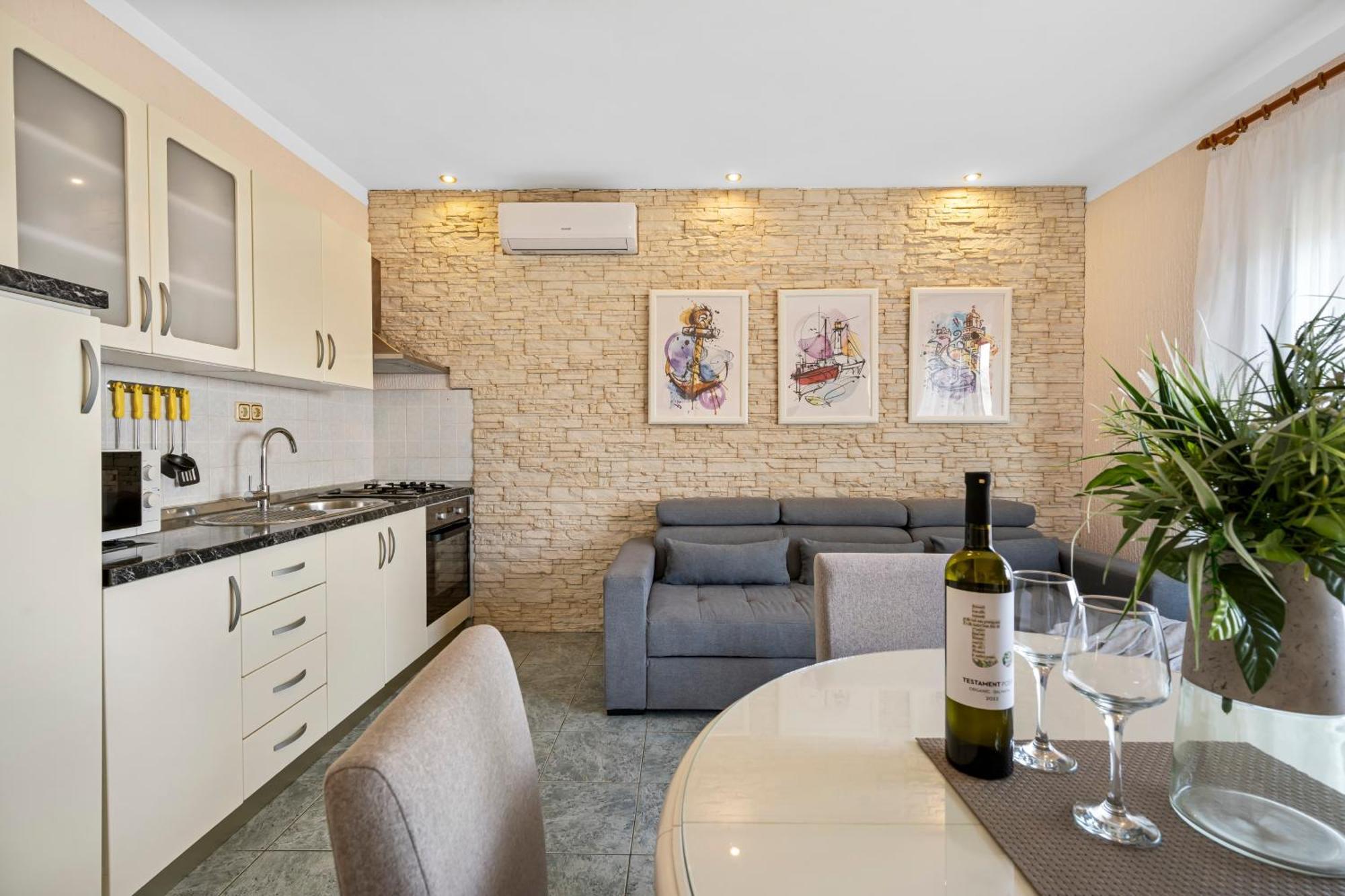 Aquarius Apartments - Beachside With Heated Pool Vodice Værelse billede