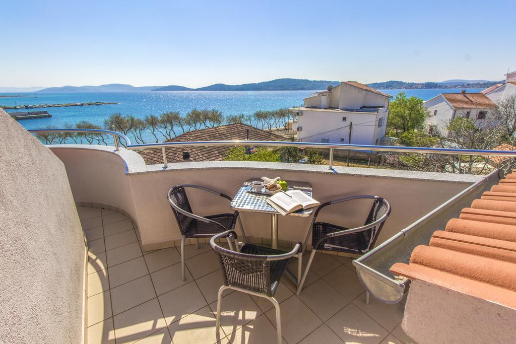 Aquarius Apartments - Beachside With Heated Pool Vodice Eksteriør billede