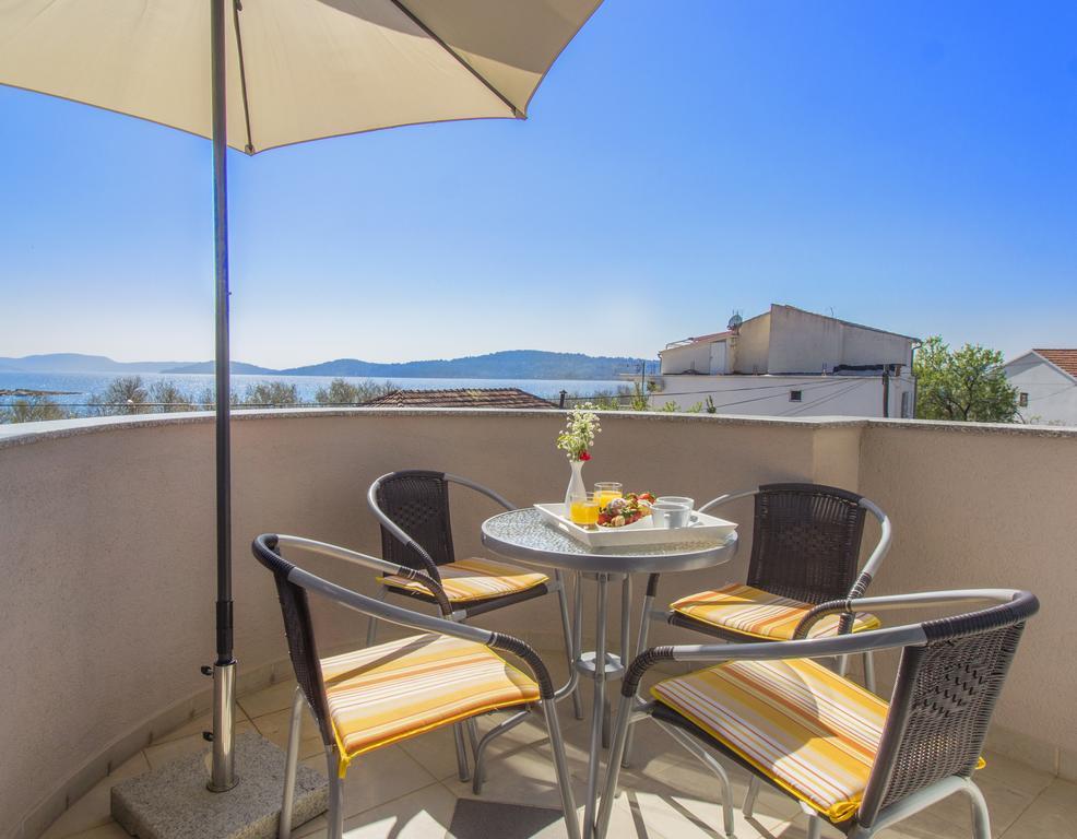 Aquarius Apartments - Beachside With Heated Pool Vodice Eksteriør billede