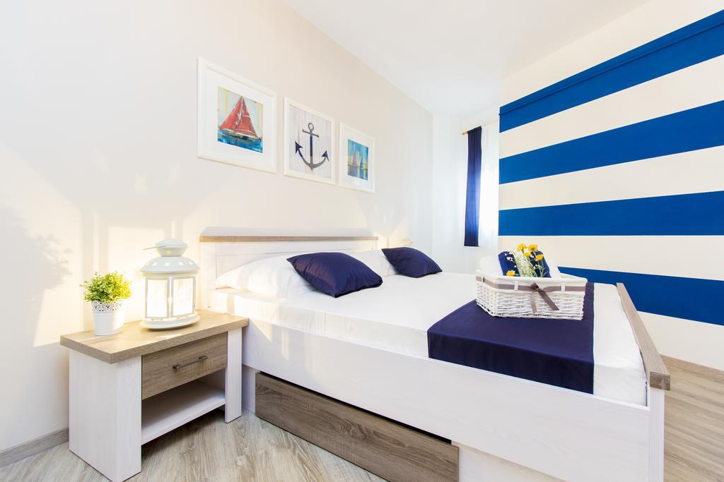 Aquarius Apartments - Beachside With Heated Pool Vodice Eksteriør billede